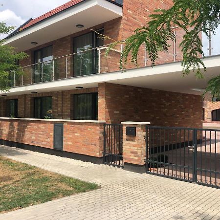 Castellum Apartmanház Gyula Exteriér fotografie