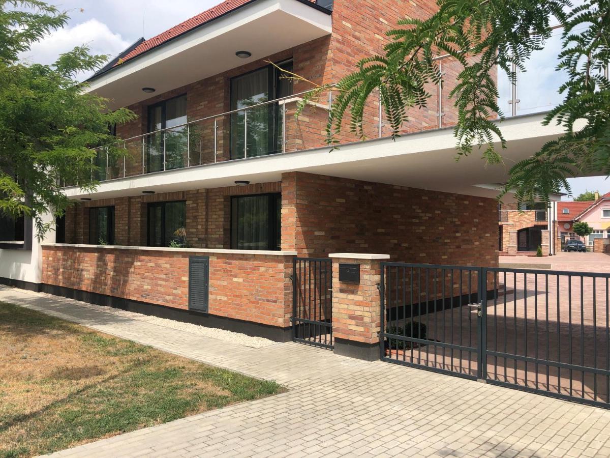 Castellum Apartmanház Gyula Exteriér fotografie