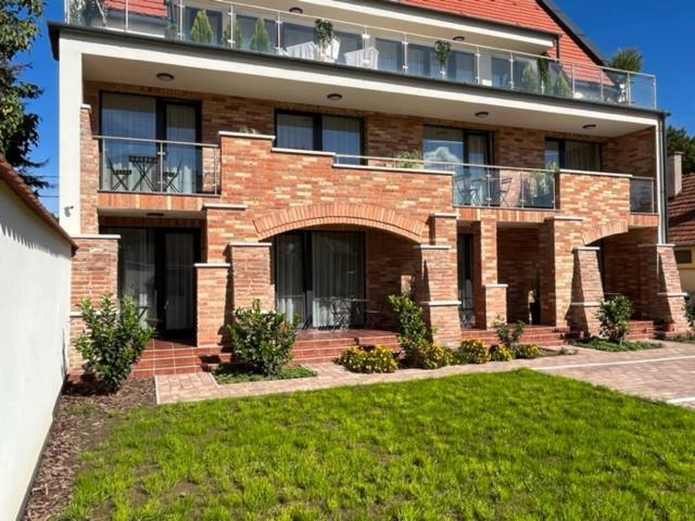 Castellum Apartmanház Gyula Exteriér fotografie