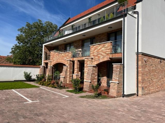 Castellum Apartmanház Gyula Exteriér fotografie